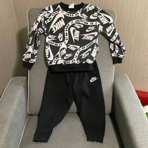 Nike matching set 4-5 years